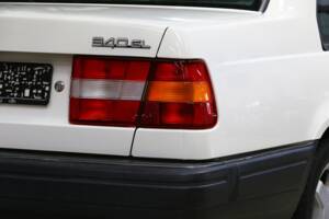 Image 32/34 of Volvo 940 2.3i (1991)