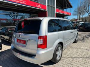 Bild 6/22 von Lancia Voyager 3.6 (2012)