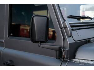 Image 21/27 of Land Rover Defender 90 (1996)