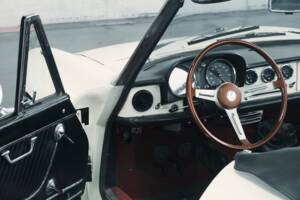 Image 34/50 of Alfa Romeo 1600 Spider Duetto (1966)
