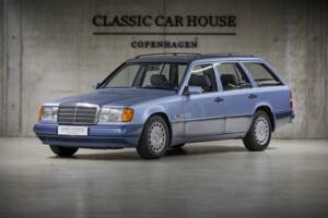 Bild 1/100 von Mercedes-Benz 230 TE (1990)
