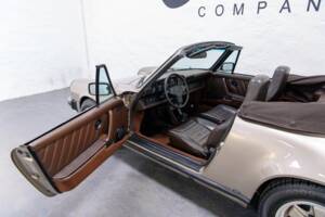 Image 8/36 of Porsche 911 Carrera 3.2 (1984)