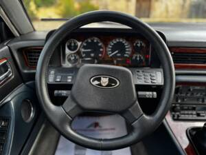 Imagen 23/33 de Jaguar XJ6 3.2 (1990)