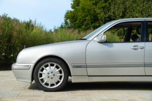 Image 14/50 of Mercedes-Benz E 430 (2000)