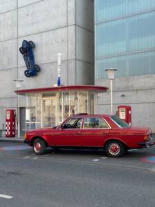 Image 61/65 of Mercedes-Benz 200 D (1982)