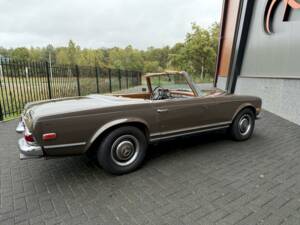 Image 9/36 de Mercedes-Benz 250 SL (1968)