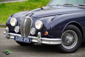 Image 18/42 of Jaguar Mk II 3.8 (1963)