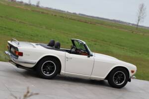Image 50/50 de Triumph TR 6 (1970)