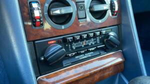 Image 22/24 of Mercedes-Benz 380 SEC (1983)