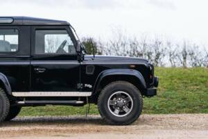 Immagine 42/50 di Land Rover Defender 90 Td5 (2002)