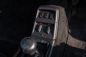 Bild 39/56 von Porsche 911 Carrera 4 (1990)