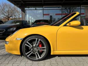 Bild 27/30 von Porsche 911 Carrera 4S (2005)