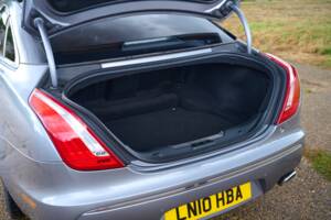 Bild 19/50 von Jaguar XJ 5.0 (2010)