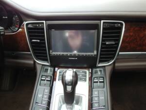 Bild 48/98 von Porsche Panamera Turbo (2009)