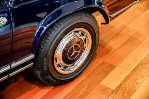 Image 15/31 de Mercedes-Benz 280 SL (1968)