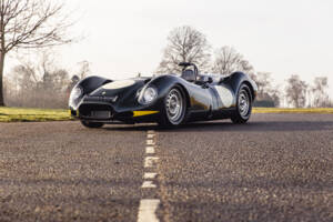 Image 34/34 of Lister Knobbly (2021)