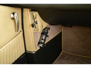 Image 11/44 of Aston Martin DB 5 (1964)