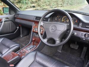 Image 8/20 of Mercedes-Benz E 220 (1996)