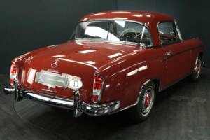 Imagen 2/50 de Mercedes-Benz 220 S (1957)