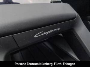 Image 48/50 of Porsche Cayenne S Electric (2026)