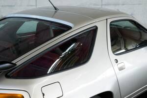 Image 32/50 of Porsche 928 GT (1989)