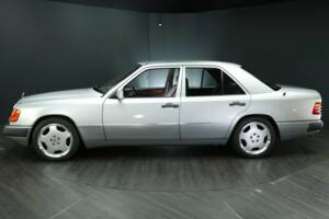 Bild 3/50 von Mercedes-Benz 300 E-24 (1992)