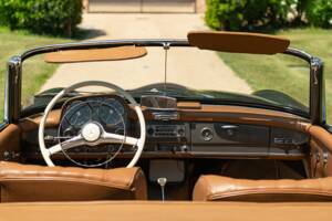 Imagen 44/50 de Mercedes-Benz 190 SL (1962)
