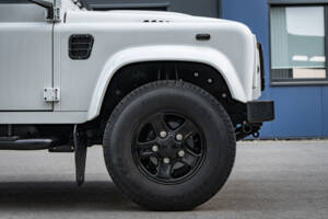 Image 23/66 de Land Rover Defender 90 TD4 (2007)