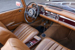 Image 9/33 de Mercedes-Benz 280 SL (1969)