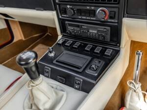 Bild 43/75 von Aston Martin V8 Zagato Vantage (1990)