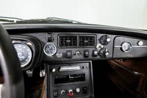 Image 38/50 of MG MGB GT (1973)