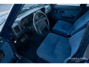 Image 4/28 of Volvo 240 (1992)