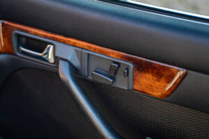 Image 38/44 de Mercedes-Benz 500 SEL (1984)