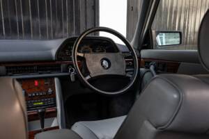 Bild 50/50 von Mercedes-Benz 500 SEL (1984)