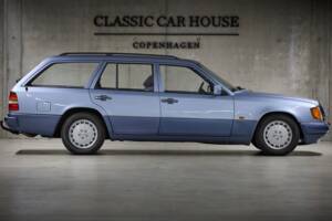Image 12/100 of Mercedes-Benz 230 TE (1990)