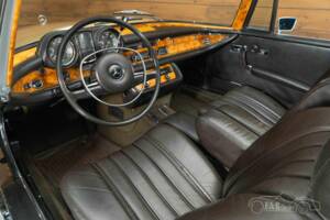 Immagine 6/19 di Mercedes-Benz 280 SE 3,5 (1971)