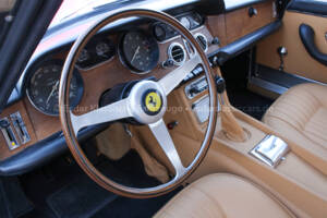Image 24/36 de Ferrari 330 GT 2+2 (1964)