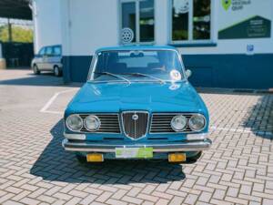 Image 2/10 of Lancia 2000 (1971)