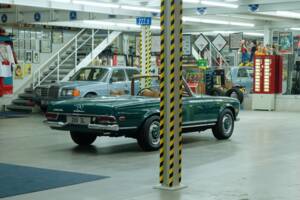 Image 12/50 de Mercedes-Benz 280 SL (1968)