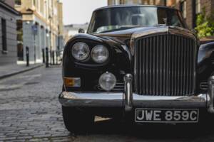 Image 18/39 of Bentley S 3 Continental (1965)