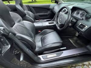 Image 17/25 of Aston Martin DB 9 Volante (2005)