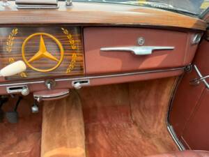 Immagine 16/22 di Mercedes-Benz 220 Cabriolet A (1954)