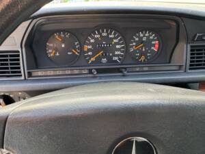 Bild 15/41 von Mercedes-Benz 190 E 2.0 (1992)