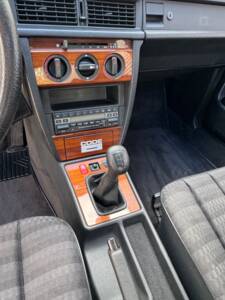 Bild 14/41 von Mercedes-Benz 190 E 2.0 (1992)
