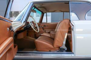 Image 20/32 of Mercedes-Benz 250 SE (1967)