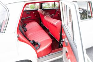 Image 22/35 of Mercedes-Benz 190 c (1965)