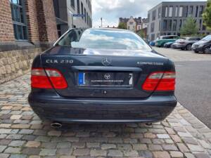 Afbeelding 8/32 van Mercedes-Benz CLK 230 Kompressor (2001)