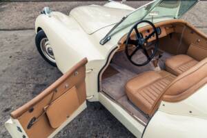 Image 21/45 of Jaguar XK 120 OTS (1950)