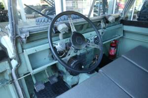 Image 36/50 of Land Rover 88 (1965)