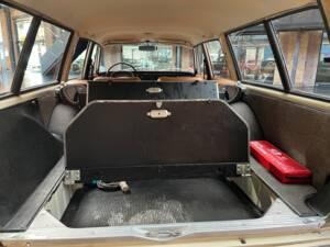 Image 25/35 of Volvo P 145 (1968)